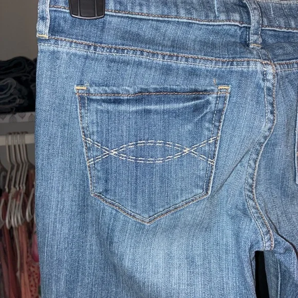 A&F Emma Low Rise Jeans - Picture 9 of 15